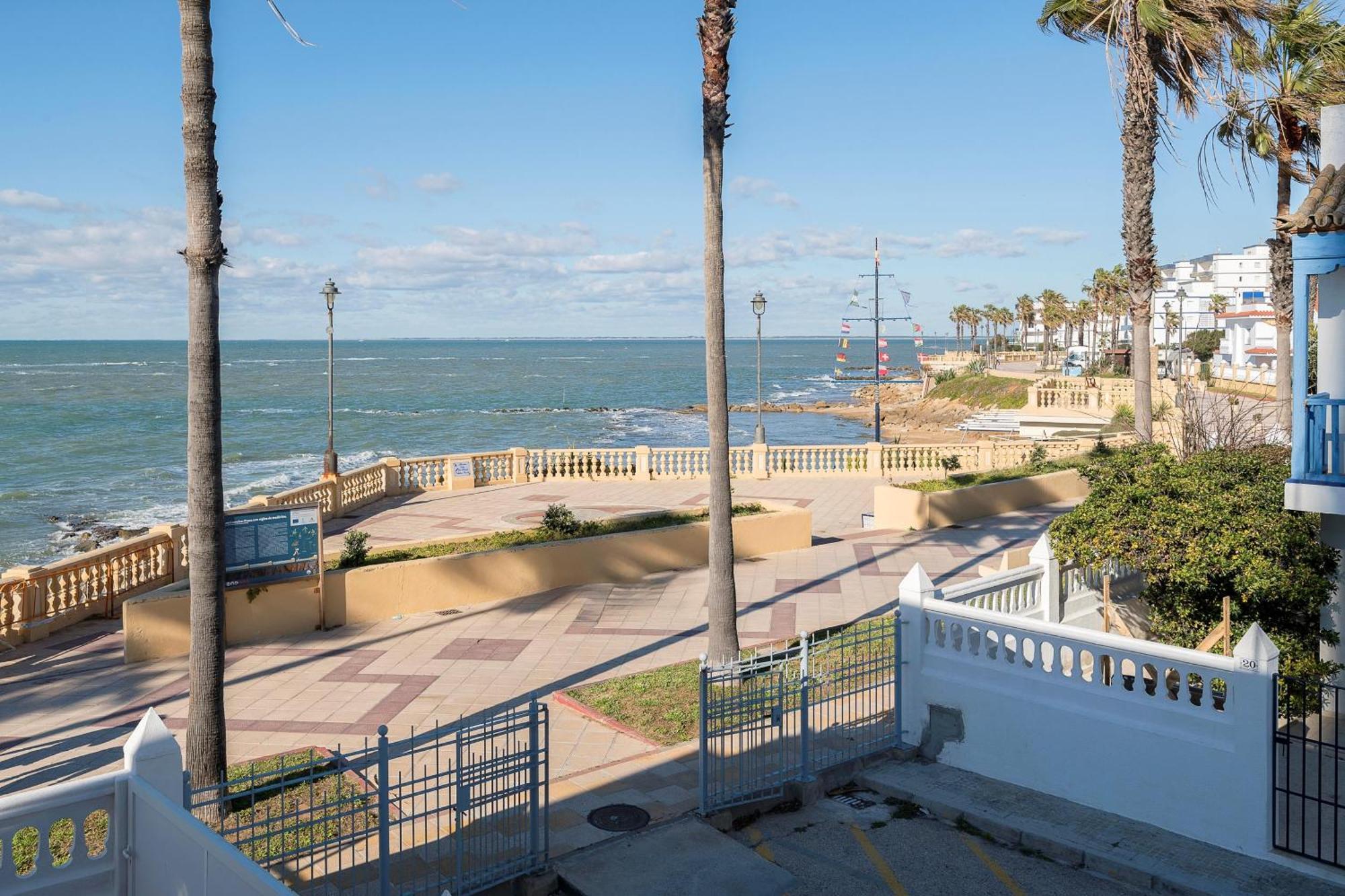 El Paseo Del Faro * Chipiona